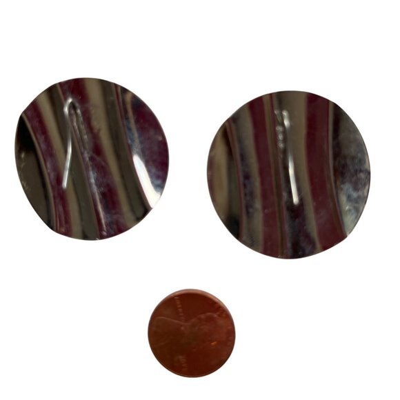 2 Pairs Of Vintage Metal Earrings Rippled Silver & Textured Silver Round Designs - Picture 7 of 9